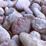 Sötét kavicsok - Omni River - rendelj a Share On Stone webáruházból